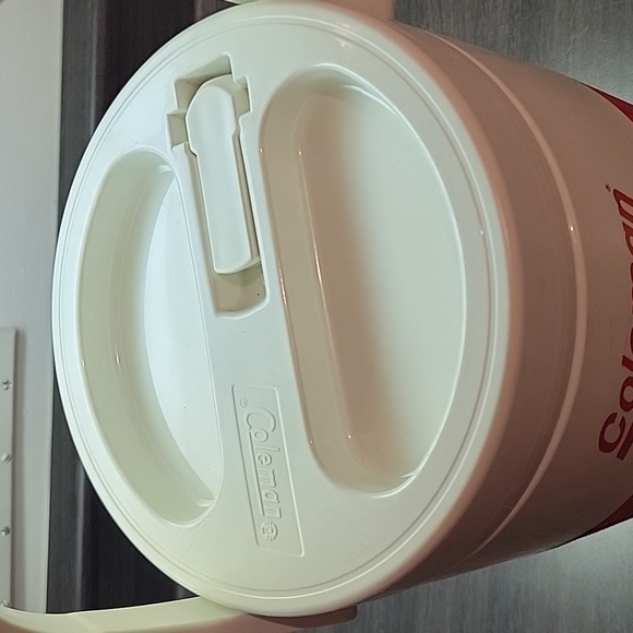 Vintage Coleman Polylite 1 One Gallon Water Cooler Jug #5596 Red  White 1995 - Picture 3 of 7